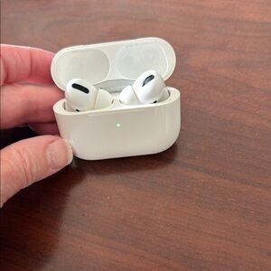 GUC - Apple White Earbud Headphones